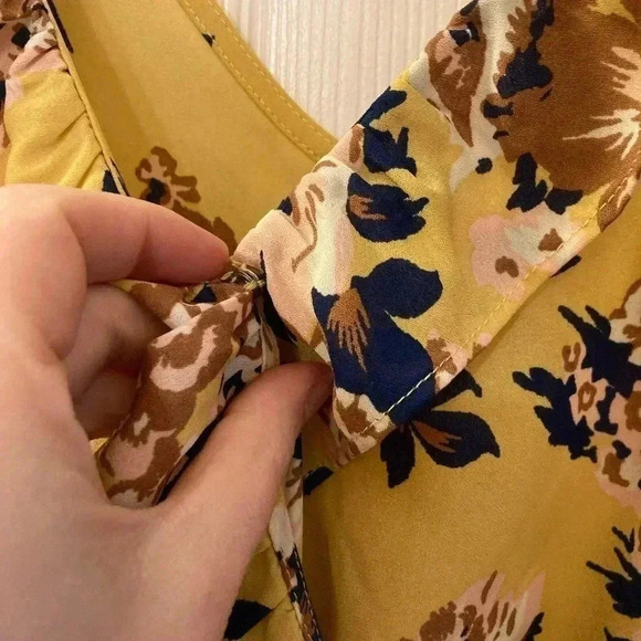 LOVE Tree Yellow Floral Short Summer Romper - Picture 4 of 8